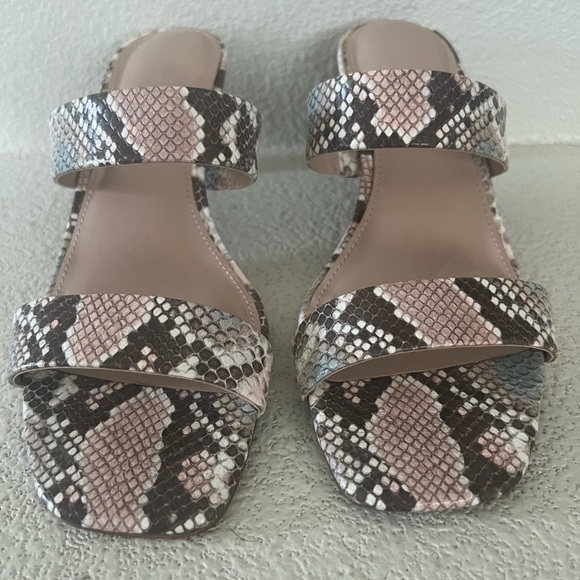 Kelly and Katie Sandals Size 7.5 - Picture 2 of 4